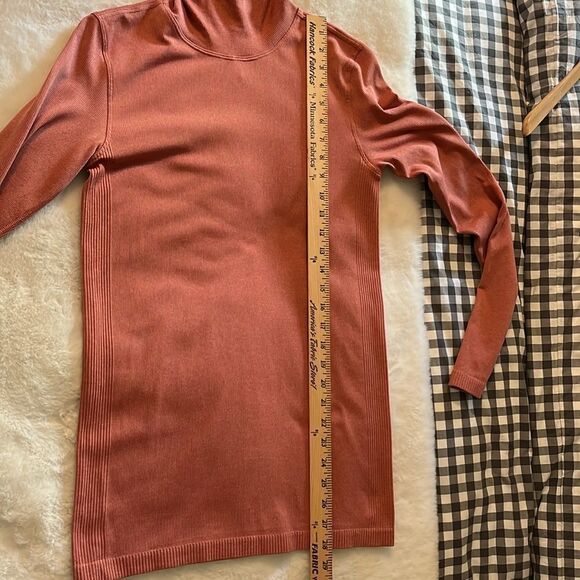 Lululemon Yin Vibes Ribbed Long Sleeve Turtleneck Top in Copper Clay Size 10 - Picture 8 of 12
